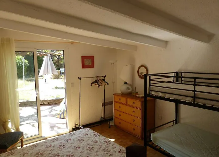 Appartement 2 Pieces Avec Terrasse Et Jardin A St Clair - Fr-1-308-115 Le Lavandou