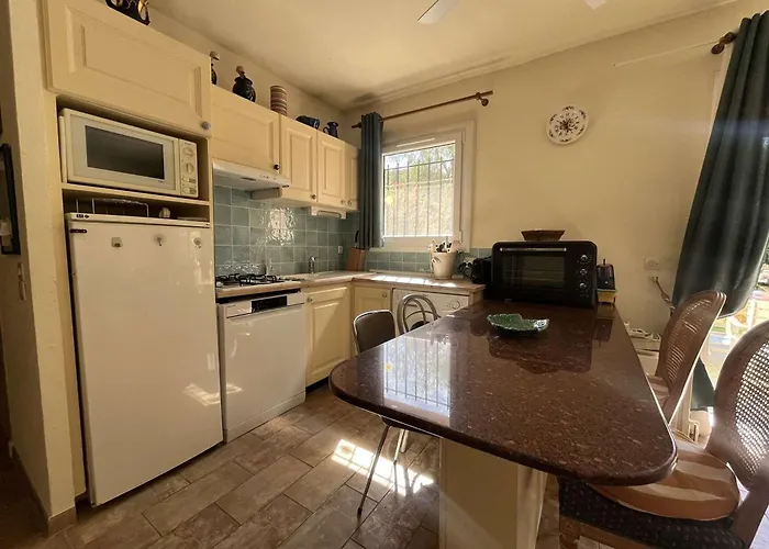 Appartement 2 Pieces Avec Terrasse Et Jardin A St Clair - Fr-1-308-115