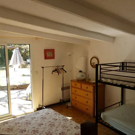 2 Pieces Avec Terrasse Et Jardin A St Clair - Fr-1-308-115 לה לבאנדו