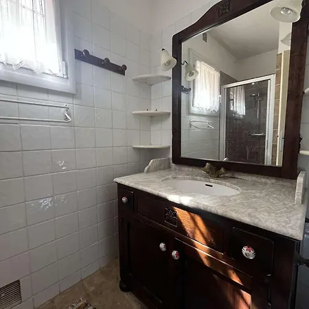 Appartement 2 Pieces Avec Terrasse Et Jardin A St Clair - Fr-1-308-115 * Le Lavandou