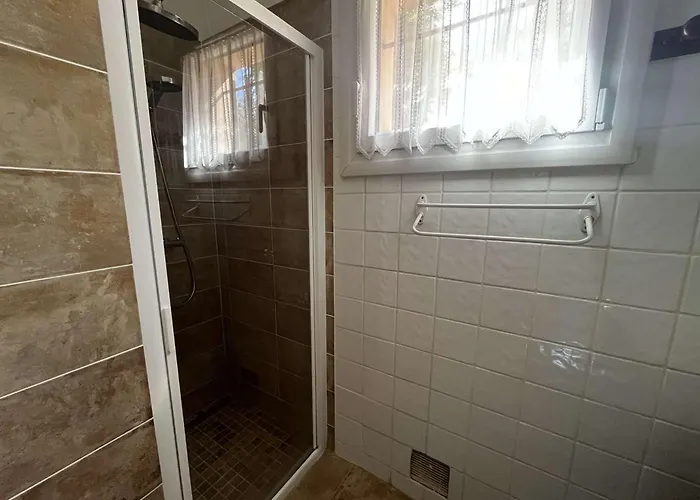 Appartement 2 Pieces Avec Terrasse Et Jardin A St Clair - Fr-1-308-115 Le Lavandou